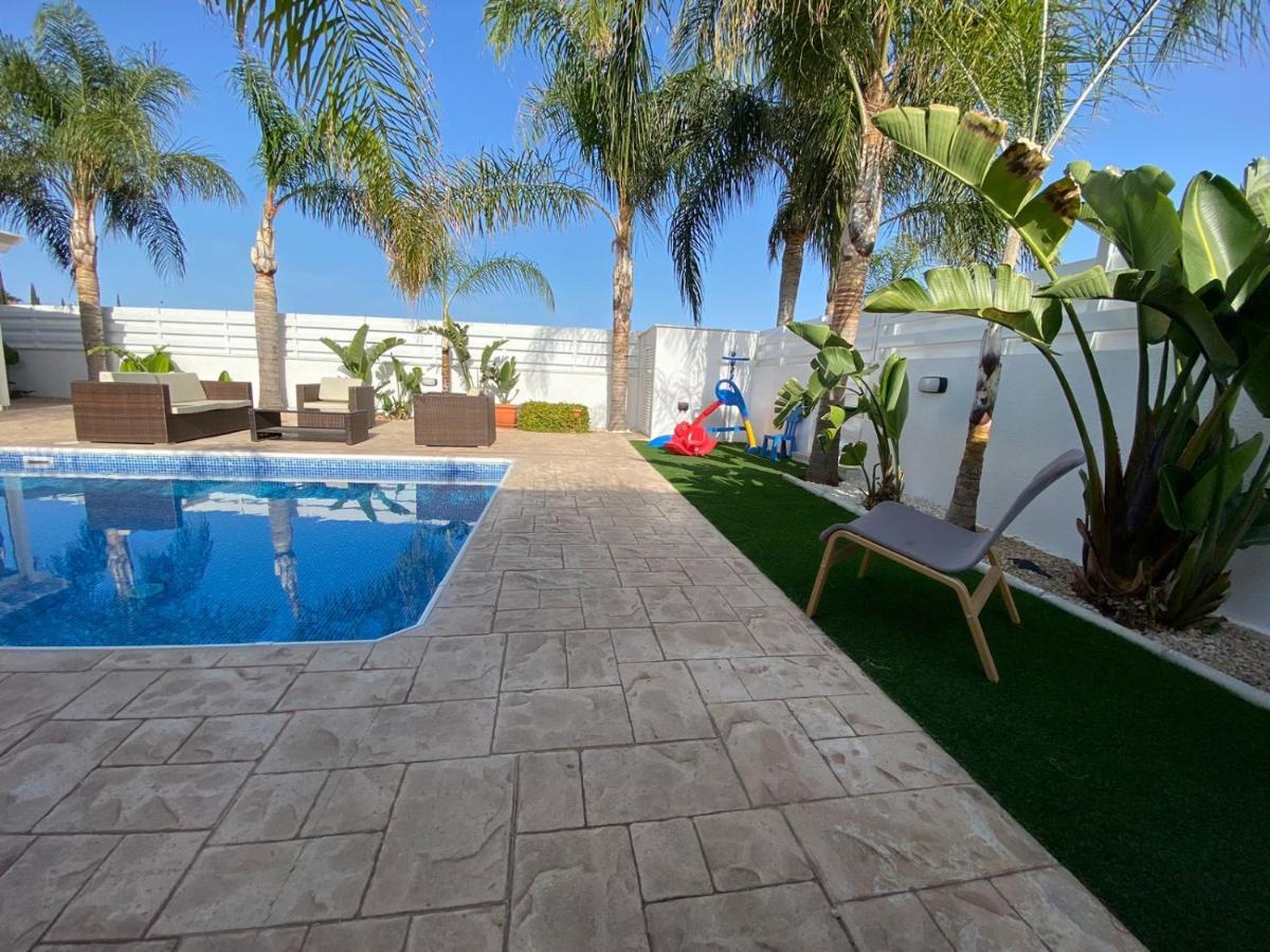 Villa Angel - Exotic Villa 200M From Beach Paralimni Exterior photo