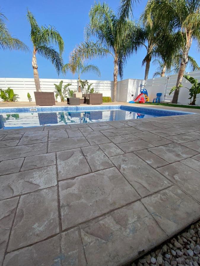 Villa Angel - Exotic Villa 200M From Beach Paralimni Exterior photo