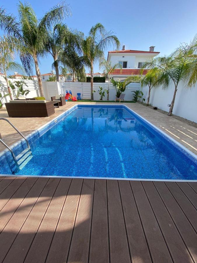 Villa Angel - Exotic Villa 200M From Beach Paralimni Exterior photo