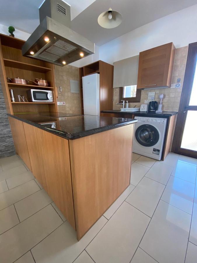 Villa Angel - Exotic Villa 200M From Beach Paralimni Exterior photo